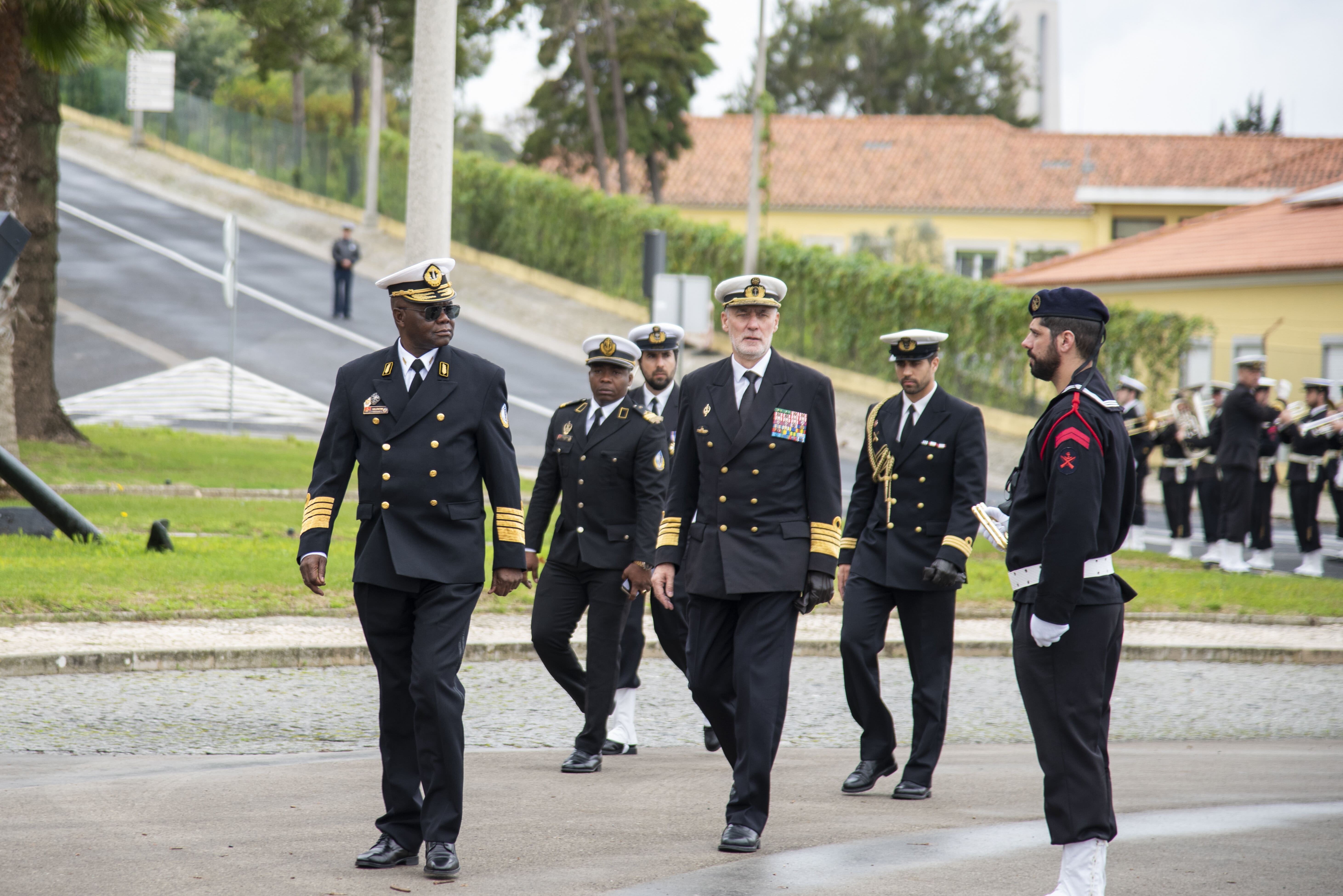 Comandante da Marinha de Guerra Angolana visita a Marinha